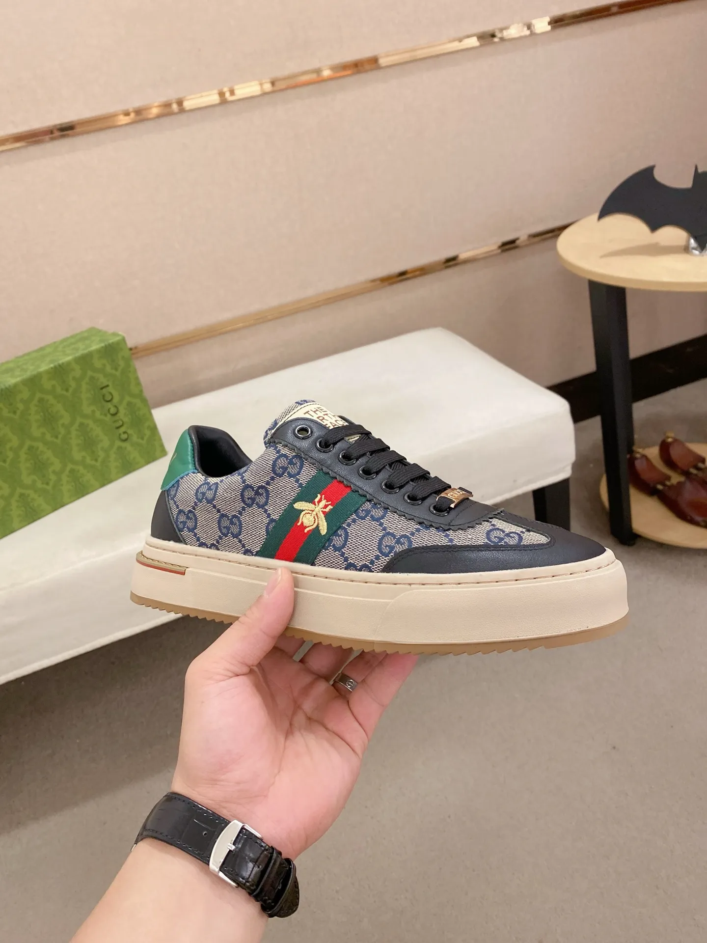 Men's clothing and shoes💰:400💰 (GUCCI) The latest model from the official website 🎁🎁Casual and fashionable men's shoes👟, hot style💥The version is simple and elegant, exclusive for trendy men. Unique latest brand elements from the official website👑Original decoration, fashionable and generous, the fabric is original cowhide ✅Sheepskin lining, the official website specifies wear-resistant casual outsole, the classic model is taken in kind at the counter🎬38-44 (45 is not returned or exchanged when customized)